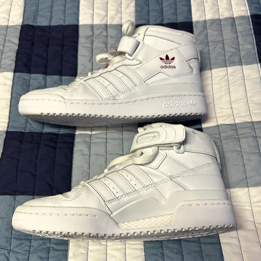womens leather adidas shoes sz 8